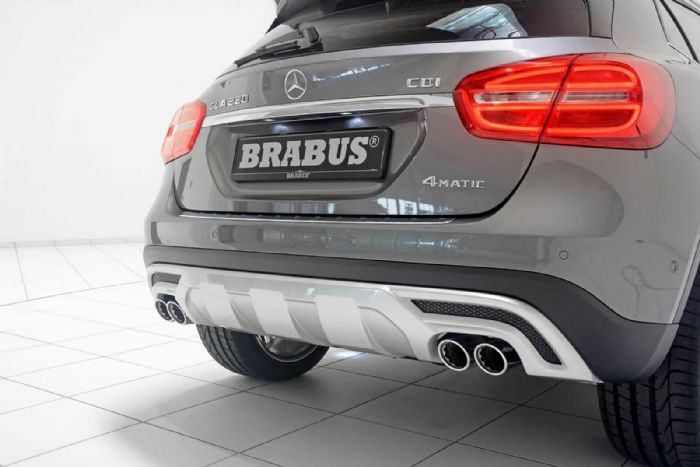 Ο διαχύτης του πίσω προφυλακτήρα της Brabus διαθέτει αεραγωγούς και δύο διπλές απολήξεις της εξάτμισης.
